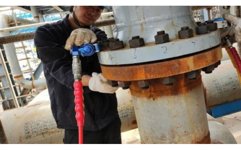 冶金余热回收设备螺栓安装预紧选用KWZK星空体育(中国)液压力矩扳手